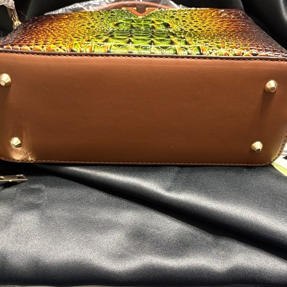 Classic Fashion Vegan Embossed Bag and Wallet Set - Green and Brown - Picture 4 of 6
